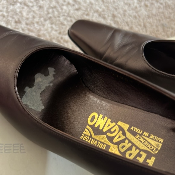 Salvatore Ferragamo Sangria Bronze Pump - Picture 4 of 6